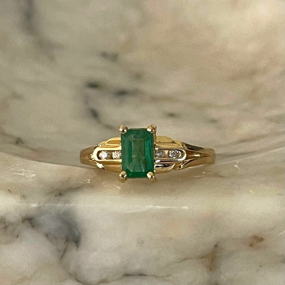 Vintage Jewelry - Solid 14K yellow gold natural emerald diamond ring engagement birthstone dainty